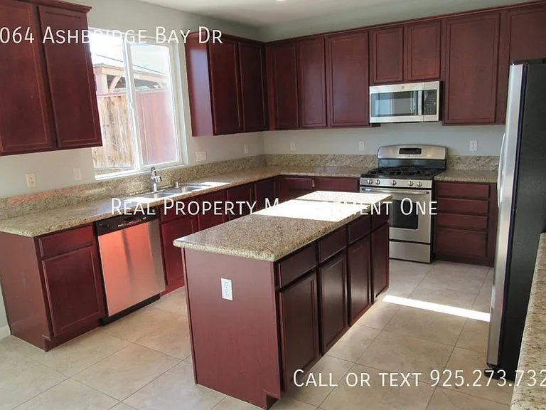 1064 Ashbridge Bay Dr — Photo 8