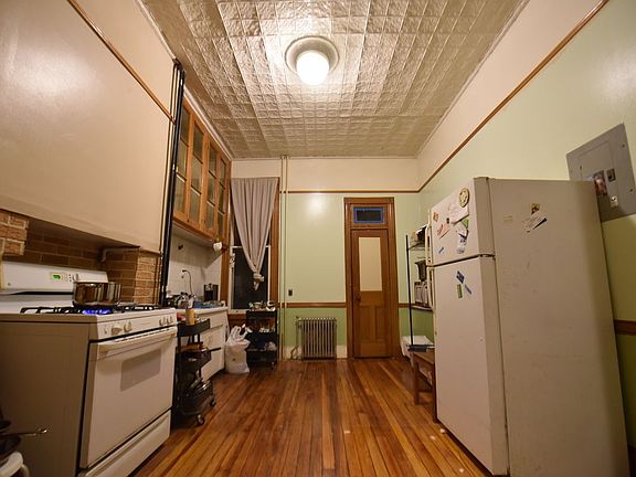 3rd image of 172 Kent St APT 1L