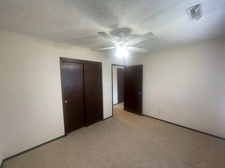 Raceway Apartments — Photo 23