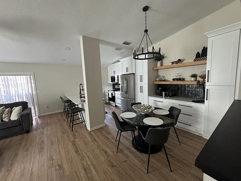 401 E Curlew Pl — Photo 5