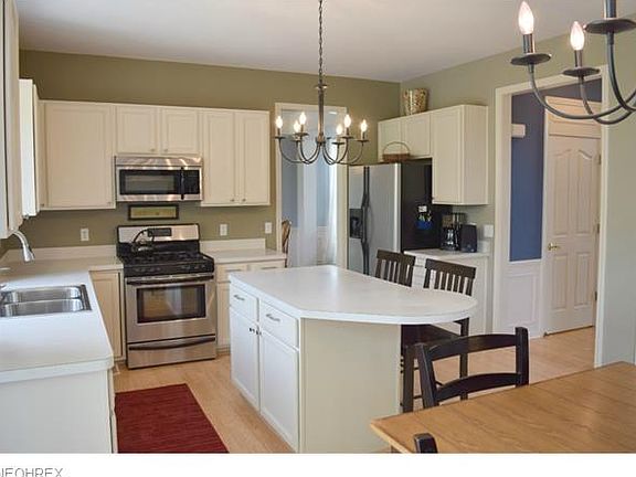 4th image of 557 Continental Dr