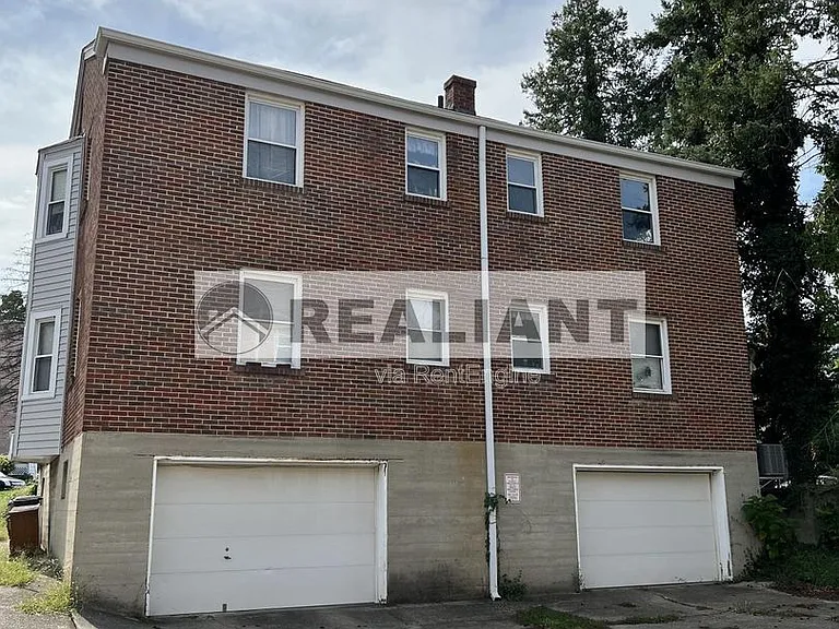2214 Memorial Pkwy — Photo 12