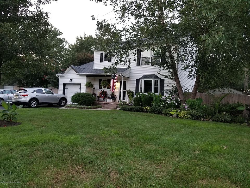 1st image of 989 Feathertree Dr