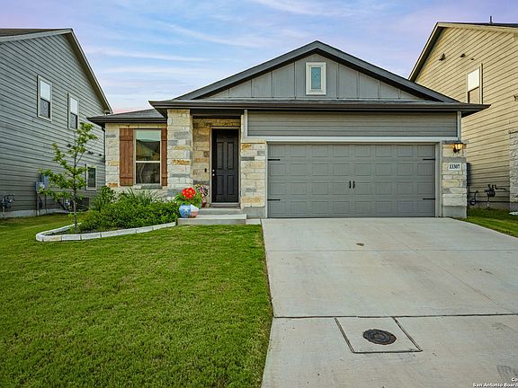 3rd image of 13307 Badlands Bend