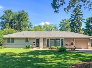 409 Turf Ln, Wheaton, IL 60187