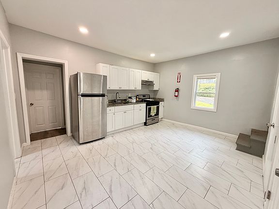 4th image of 403 Mantua Blvd