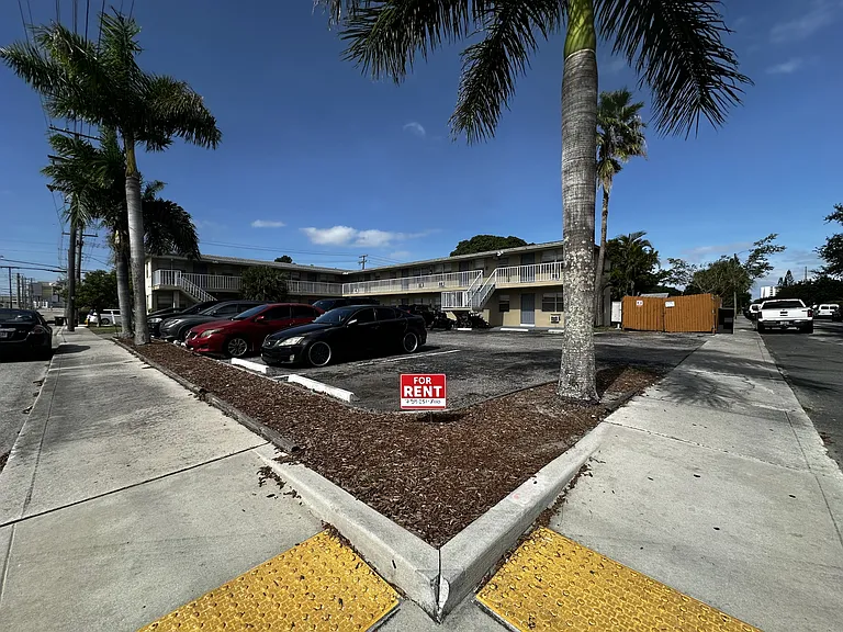 225 S B St #3 — Photo 15