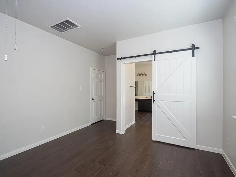 8311 Bay Oaks Dr — Photo 7