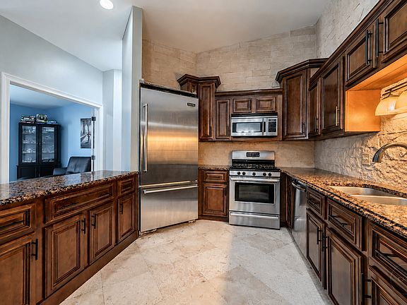 3rd image of 1535 Raymond Dr APT 204