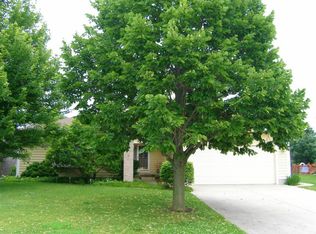 407 Parkside Dr, Elburn, IL 60119