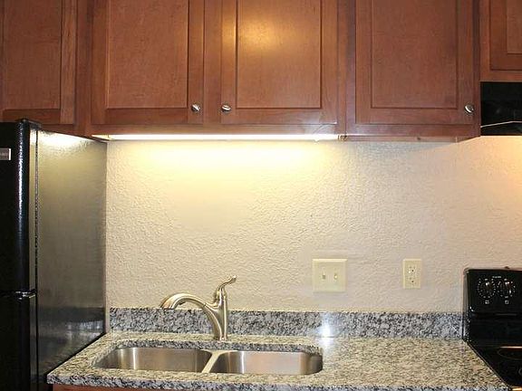 4th image of 1566 Sloan St