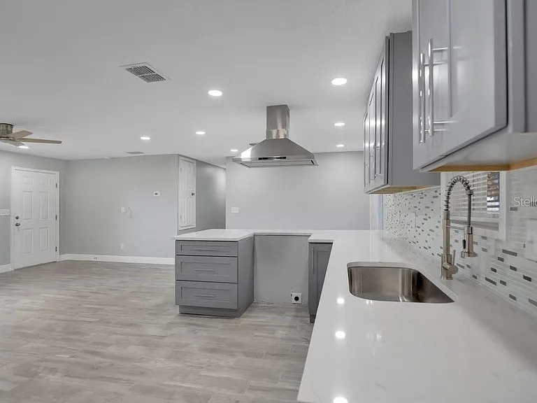 2115 Messina Ave — Photo 13