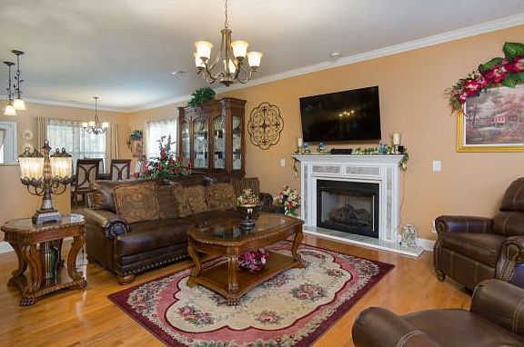 3rd image of 301 Anthurium Ave