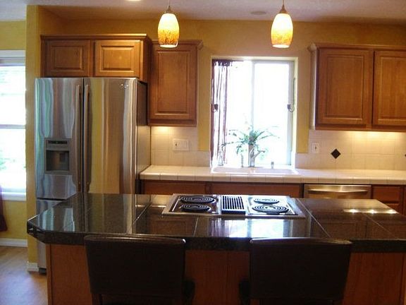 Kitchen, granite work island, new Refg & DW.