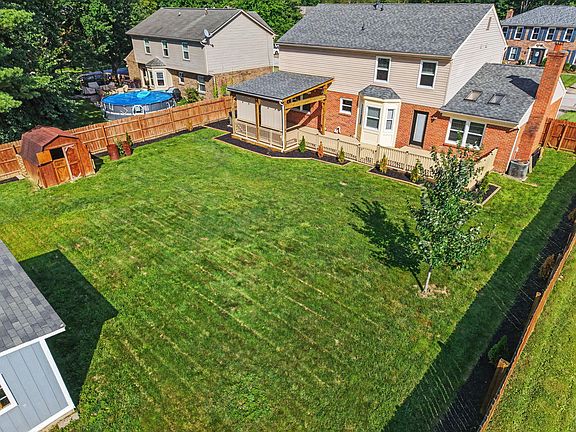 4th image of 1490 Arlington Dr