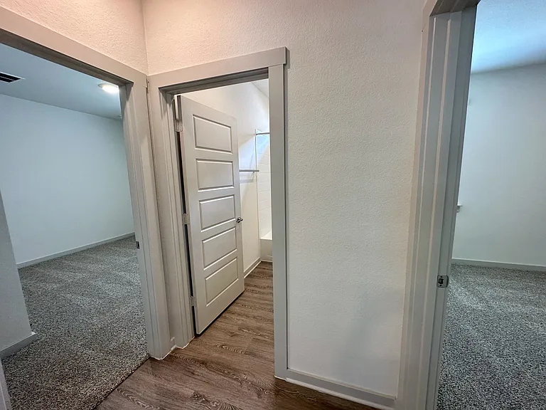 325 Wilshire Rd — Photo 17