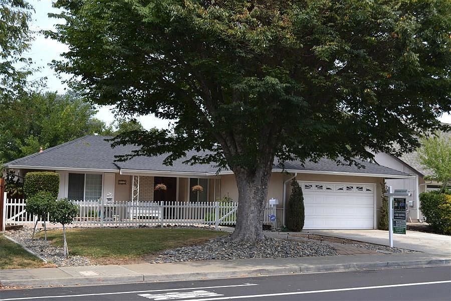 1st image of 872 Pine St