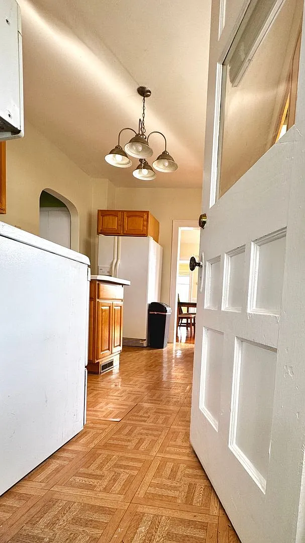 2 bed, 1.0 bath, $1,395 — Photo 2