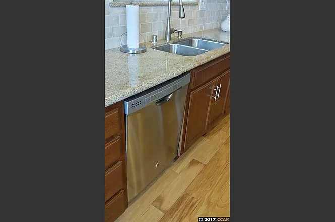 225 Nightingale Dr — Photo 3