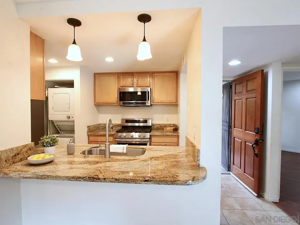3021 Golden Oak Way