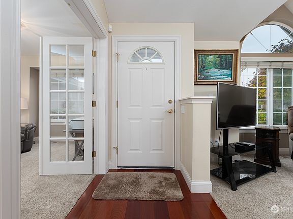 3rd image of 16 Lakewood Oaks Drive SW