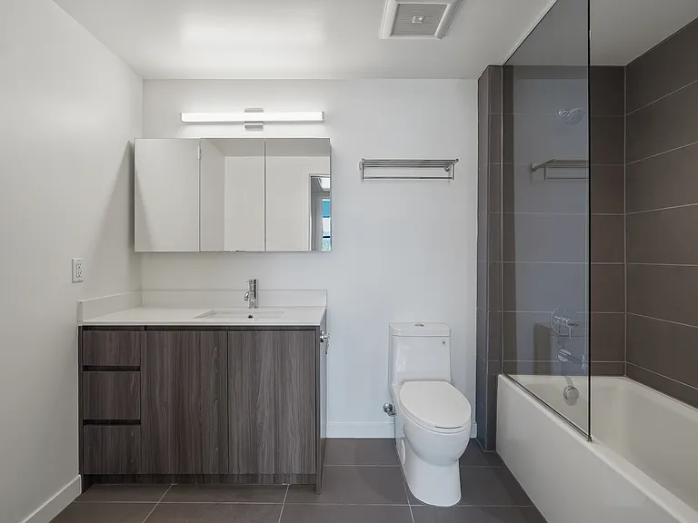 5800 Harold Way — Photo 34