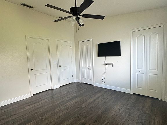 4th image of 305 Wilton Cir