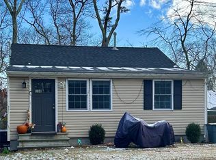 27 Cruise St, Riverhead, NY 11901