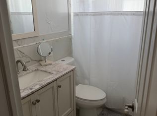 10 Charles St, Merrick, NY 11566