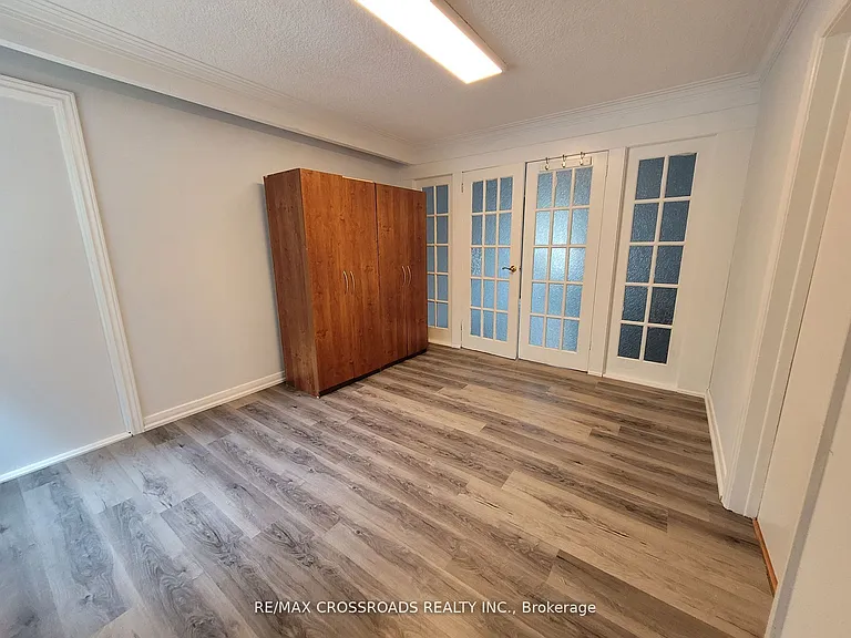 124 Major Mackenzie Dr E #MAIN — Photo 3