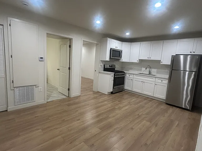 266 E Providencia Ave #266 — Photo 2