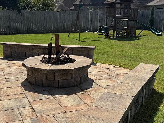 3rd image of 306 Norfolk Cir