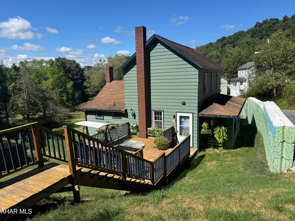 714 Mino Dr, Northern Cambria, PA 15714