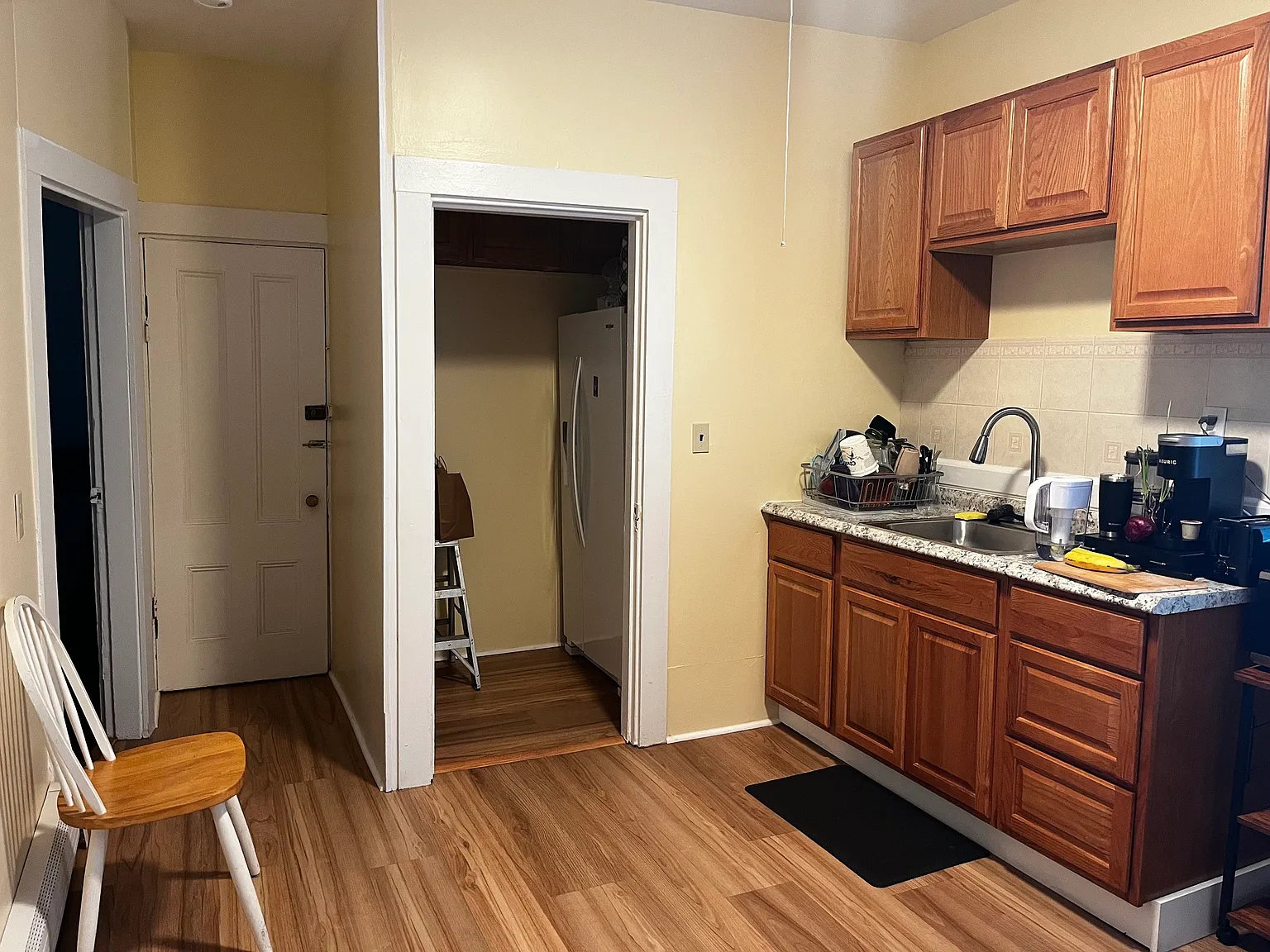 2 bed, 700 sqft, $2,400 — Photo 3