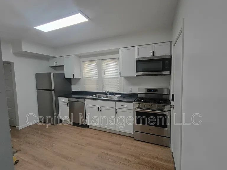 1120 N Chestnut St #1 — Photo 3