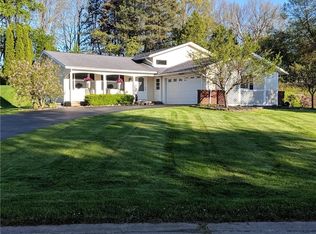 31 Barnfield Rd, Pittsford, NY 14534