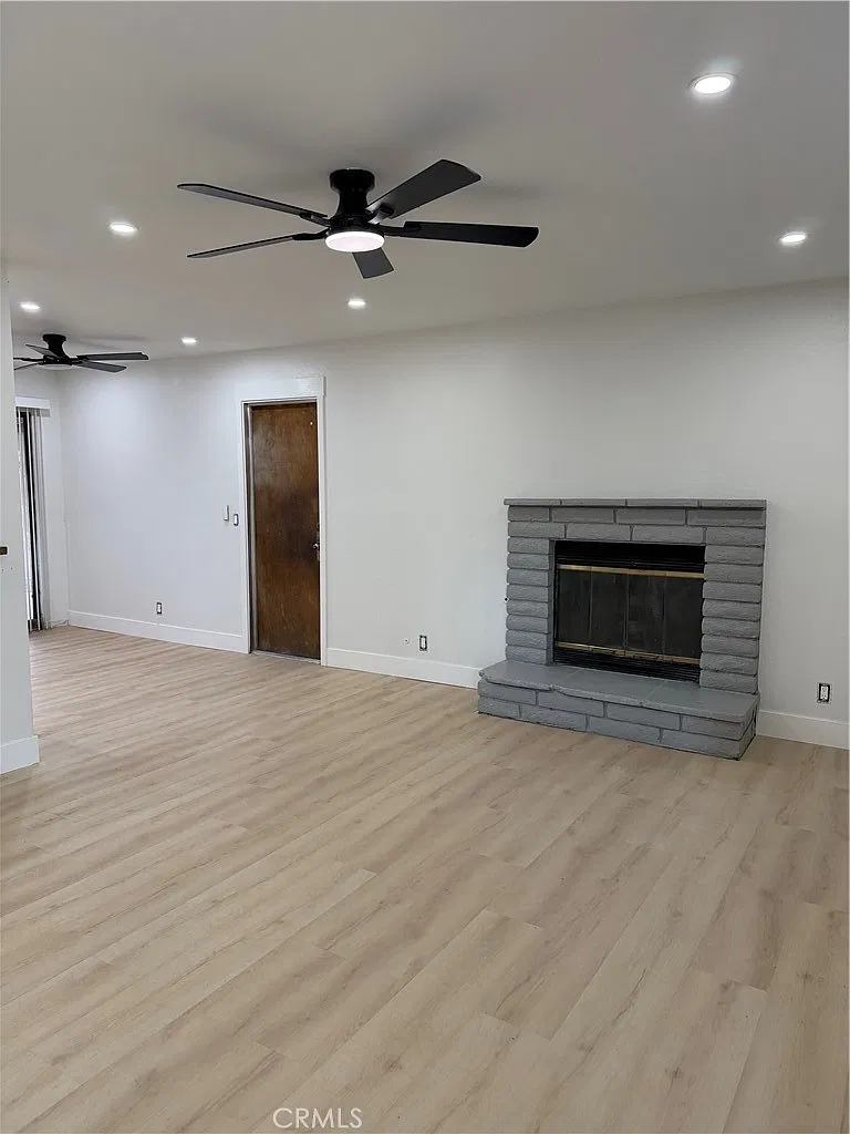 3 bed, 1100 sqft, $2,200 — Photo 3