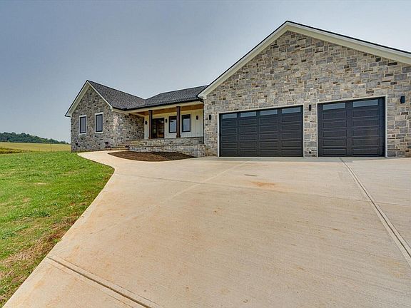 3rd image of 212 Terry Ln