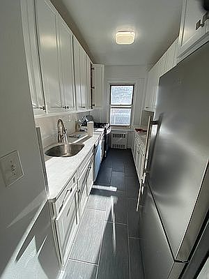 3rd image of 110 E End Ave