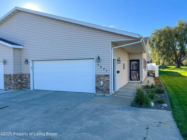 1377 15th St W, Dickinson, ND 58601