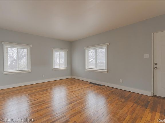 5th image of 438 Franklin Rd