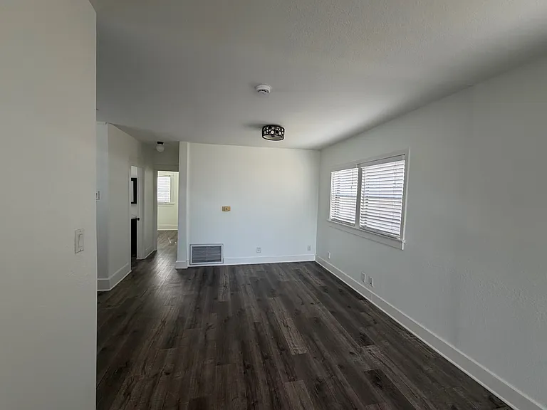 1137 S Cabrillo Ave — Photo 4