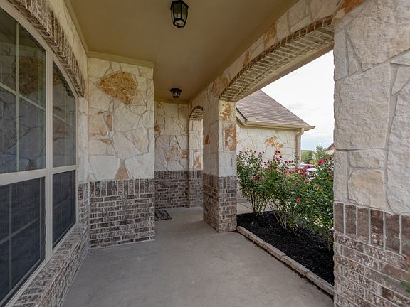 2nd image of 1021 Venice Dr