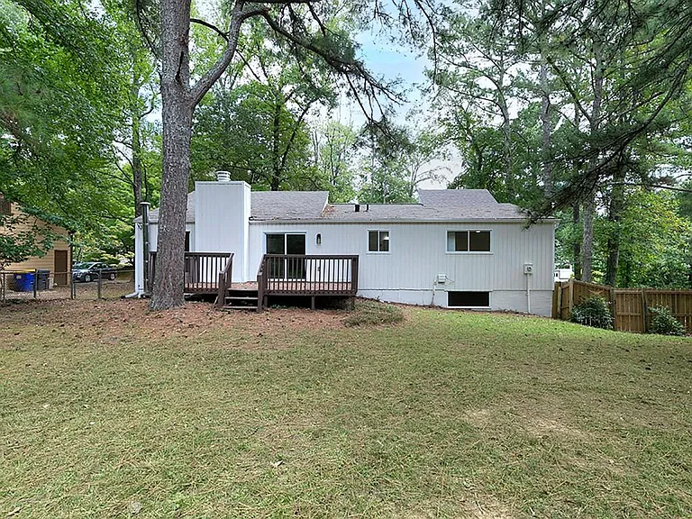 2506 Kingsley Dr NE — Photo 24