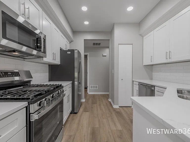 24821 Gates Ct — Photo 1