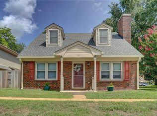 16 Dawn Ln, Hampton, VA 23666