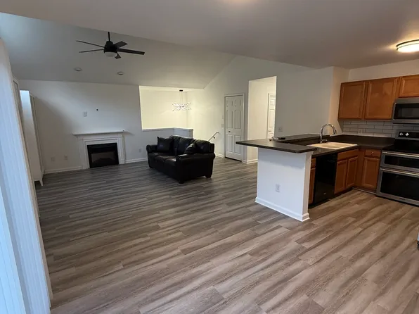 51709 Adler Park Dr W, Chesterfield, MI 48051