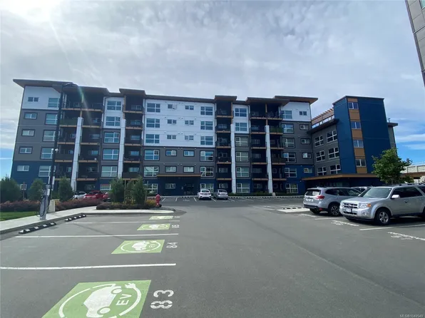 2469 Gateway Rd #404, Langford, BC V9B 6R7