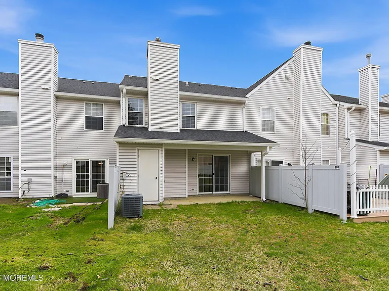 280 Fairfield Pl — Photo 24