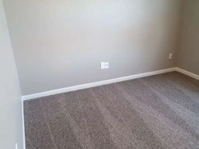 2409 NE Carousel Cir — Photo 13